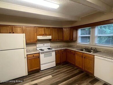 6202 E Manslick Rd, Louisville, KY 40219 - photo 3