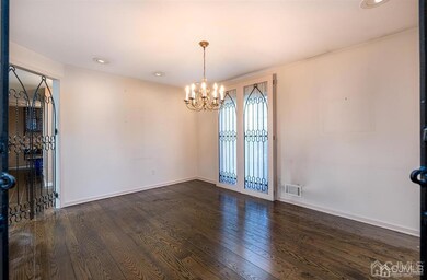 9 Stirling Ct, Metuchen, NJ 08840 - photo 3