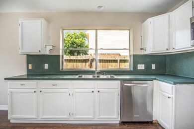 3906 Spring Forest Dr, Pearland, TX 77584 - photo 2