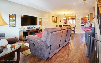 (3) Living Room
