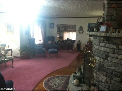 Den/Family/Great Room - Spacious Family Room with 