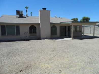 LARGE GRAVEL BACK W/ COVERED PATIO