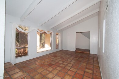 Living Room, Natural Light!