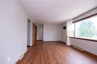 31 Cedar Ave unit 4, Aliquippa, PA 15001 - photo 4