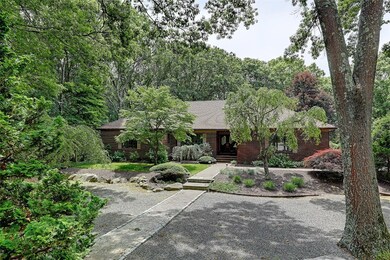 401 Gilbert Stuart Dr, East Greenwich, RI 02818 - photo 2