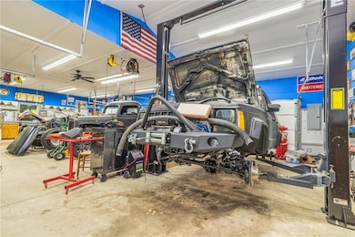 Garage featuring Car Lift