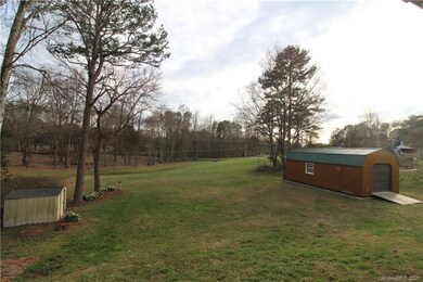 135 Chantilly Ln, Statesville, NC 28625 - photo 5