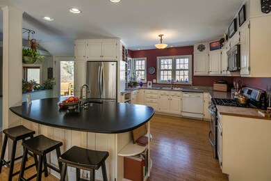 586 Quechee Rd, Hartland, VT 05048 - photo 4