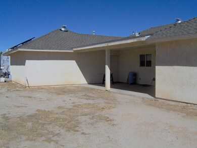 5852 Felsite Ave, Rosamond, CA 93560 - photo 4