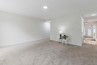 581 Dlyn St unit 11, Columbus, OH 43228 - photo 6