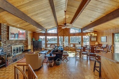 7112 N Maple Dr Coloma MI-large-019-24-O