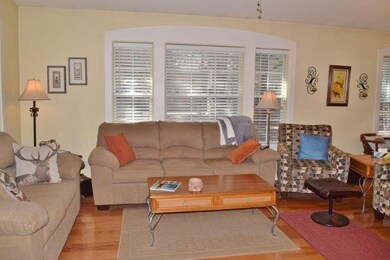 Living Room (2)