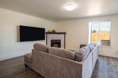 2135 NW Kingwood Ave, Redmond, OR 97756 - photo 4