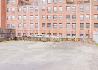 71-24 163rd St unit 5A, Fresh Meadows, NY 11365 - photo 3