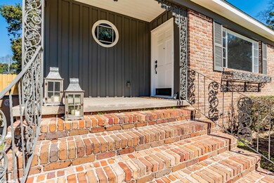 2504 Oak View Dr, Mobile, AL 36606 - photo 2