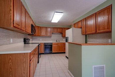 33 Lebeaux Dr, Shrewsbury, MA 01545 - photo 3