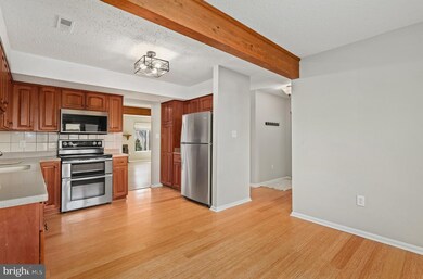 2316 Glade Bank Way, Reston, VA 20191 - photo 4