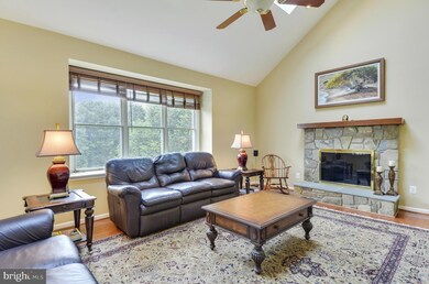 1327 Dasher Ln, Reston, VA 20190 - photo 7