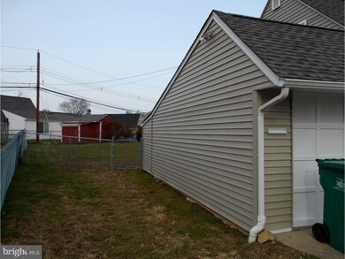 81 Roundwood Ln, Levittown, PA 19055 - photo 3