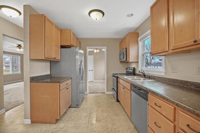 1658 Glenny Ave, Waterloo, IA 50702 - photo 7