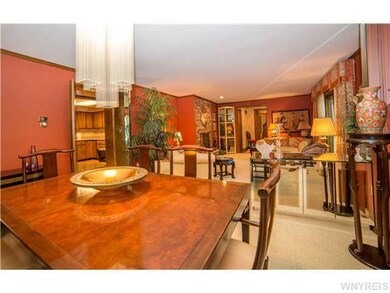 Dining Room Wonderful space ,gives view from conve