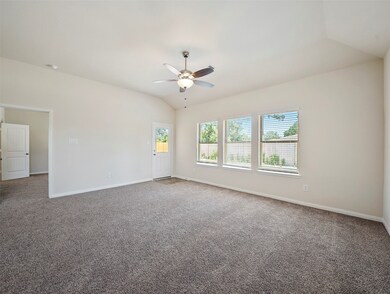 10758 Nyla Spring St, Houston, TX 77016 - photo 5