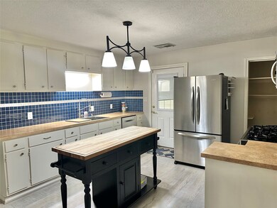 612 Hospital St, Tomball, TX 77375 - photo 6