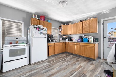 10 Grove St, West Warwick, RI 02893 - photo 3