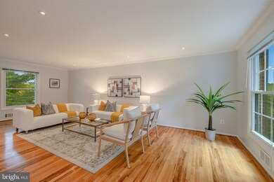 8811 Tallyho Trail, Potomac, MD 20854 - photo 4