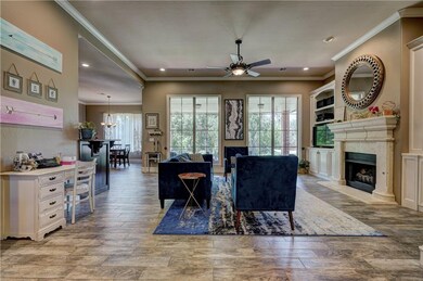 Come enjoy this open floorplan, the large windows 