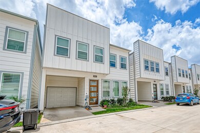 9015 Lonestar Creekbend Ln, Houston, TX 77080 - photo 2