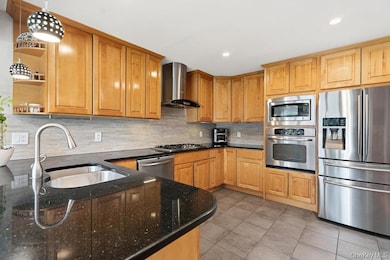 8 Duke Place, Glen Cove, NY 11542 - photo 5