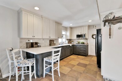 22 Waverly Pl Aberdeen NJ-large-016-3-1F