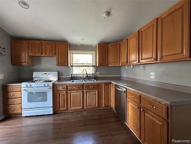 5447 North St, Dryden, MI 48428 - photo 4