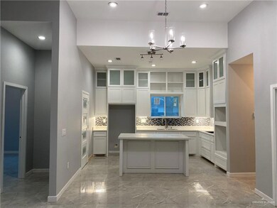 1111 Mezquite Dr, Alamo, TX 78516 - photo 2