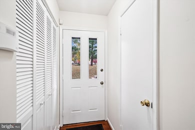 5822 Humblebee Rd, Columbia, MD 21045 - photo 3