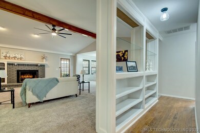 Beautiful built in bookshelves.
