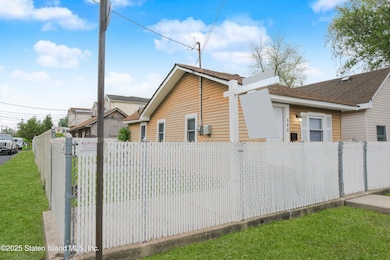 566 Hunter Ave, Staten Island, NY 10306 - photo 2