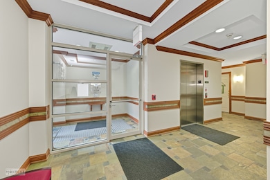 Village Crossing East Building unit 216, Roselle, IL 60172 - photo 4