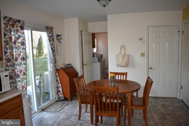 2027 Clinton Ave, Chambersburg, PA 17201 - photo 5