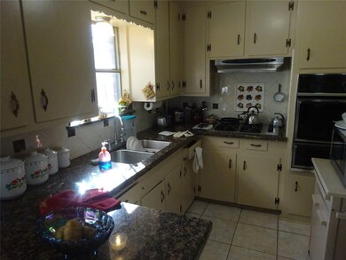 814 Pennington St, Houston, TX 77022 - photo 2