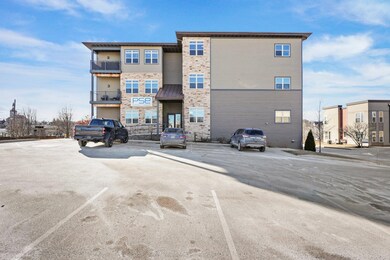 122 Wisconsin St, West Bend, WI 53095 - photo 3