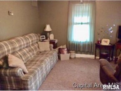 122 N 3rd St W, Virginia, IL 62691 - photo 4