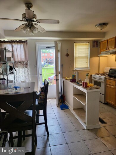 2803 Edgecombe Cir N, Baltimore, MD 21215 - photo 4