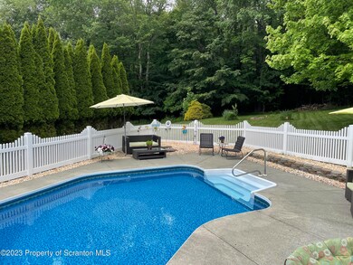 203 Elmwood Dr, Moscow, PA 18444 - photo 4