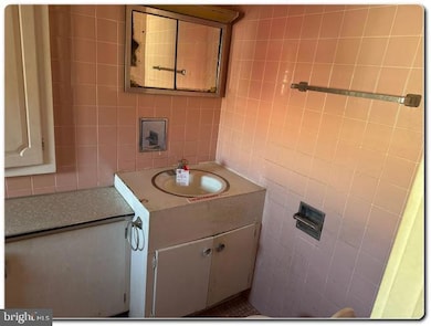 122 S 3rd St, Saint Clair, PA 17970 - photo 2