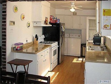 Another view to the kitchen