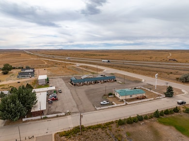 175 Mccormick St, Wamsutter, WY 82336 - photo 2