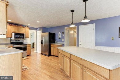 8784 Cardinal Forest Cir, Laurel, MD 20723 - photo 7