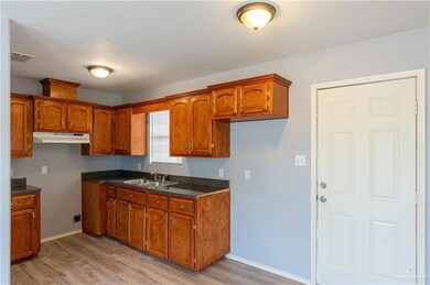 522 W Chaparral St, San Juan, TX 78589 - photo 4